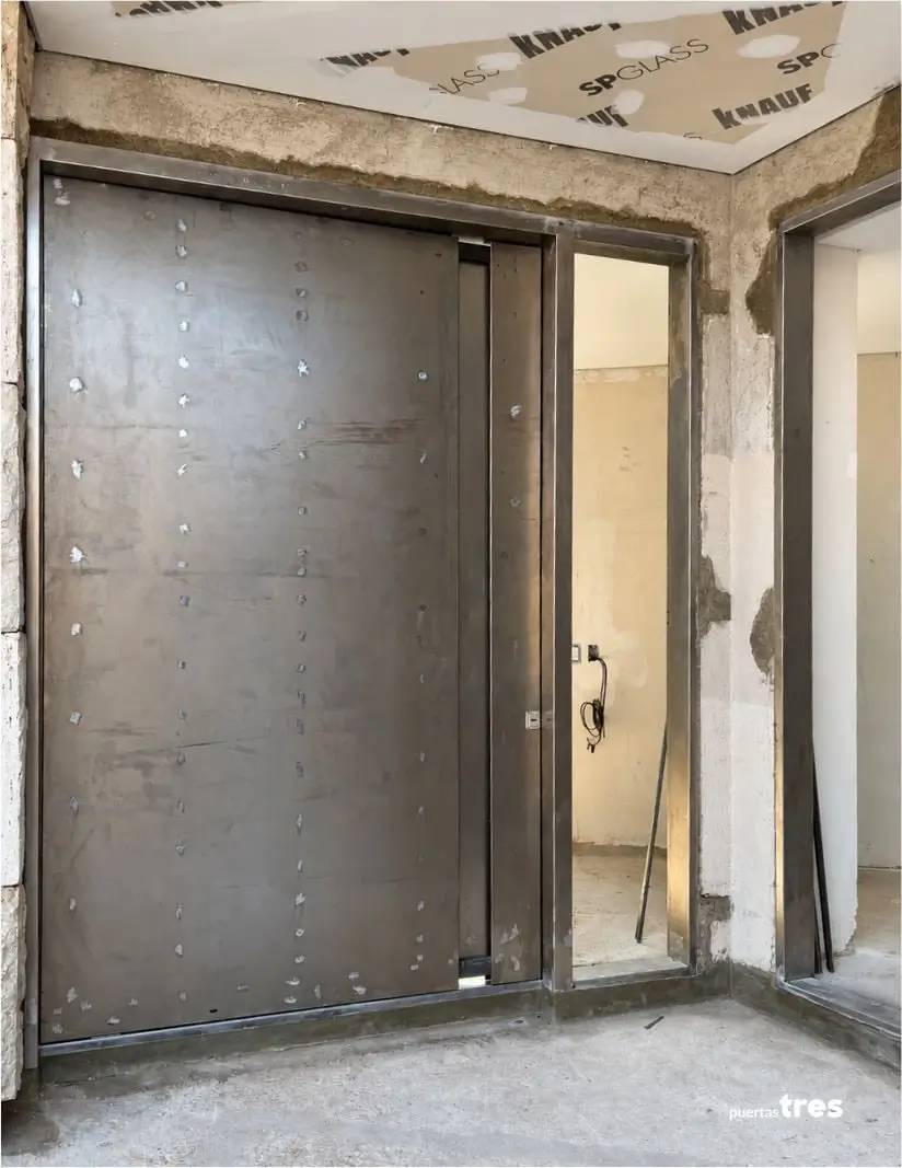 Puerta pivotante Modelo Rehundida — foto 3 de 4