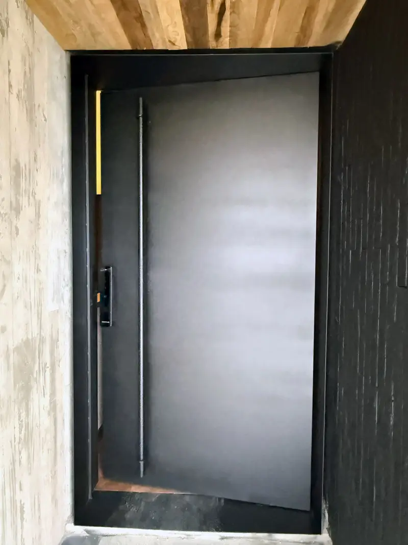 Puerta pivotante Modelo Tirador — foto 3 de 3